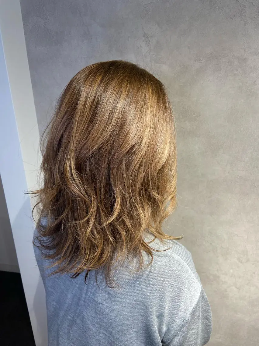 セミロング カラー ハイトーンカラー ヘアカラー FABLE HAIR ファブル難波・心斎橋のヘアスタイル