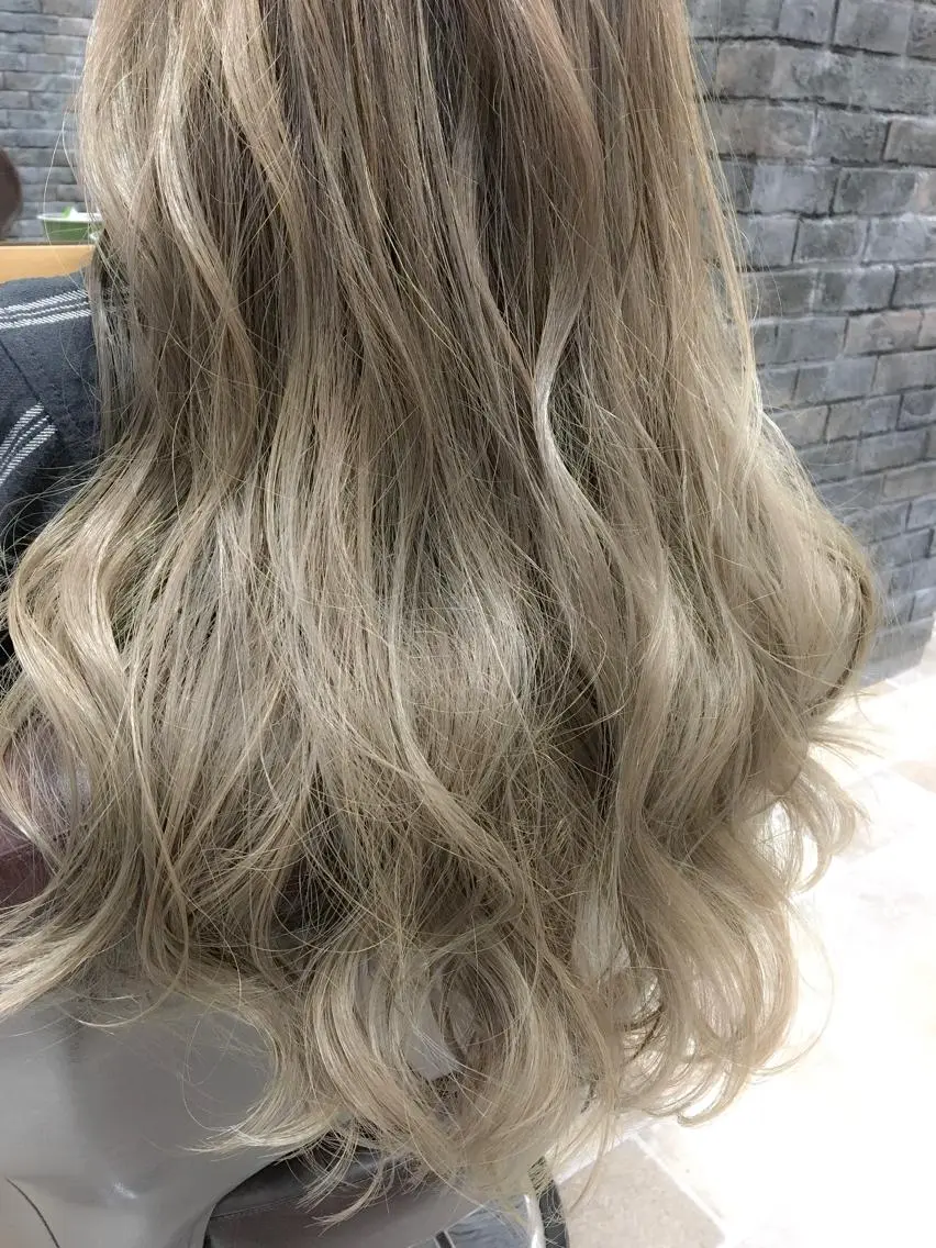 セミロング カラー アディクシーカラー ブリーチ 透明感カラー ダブルカラー グラデーションカラー 中田 敏明のヘアスタイル