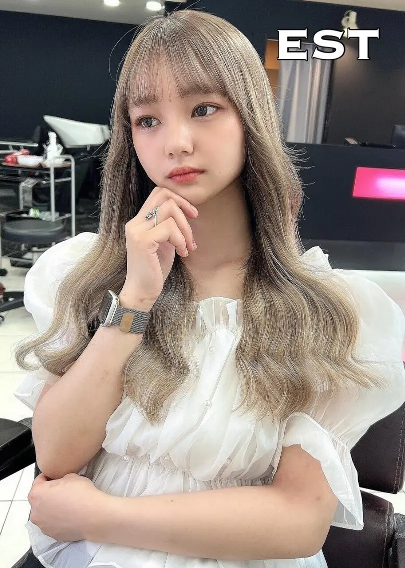 ロング ヘアアレンジ カラー シールエクステ バレイヤージュ ベージュカラー ブリーチ ケアブリーチ エクステ MORI エクステMARIKAのヘアスタイル