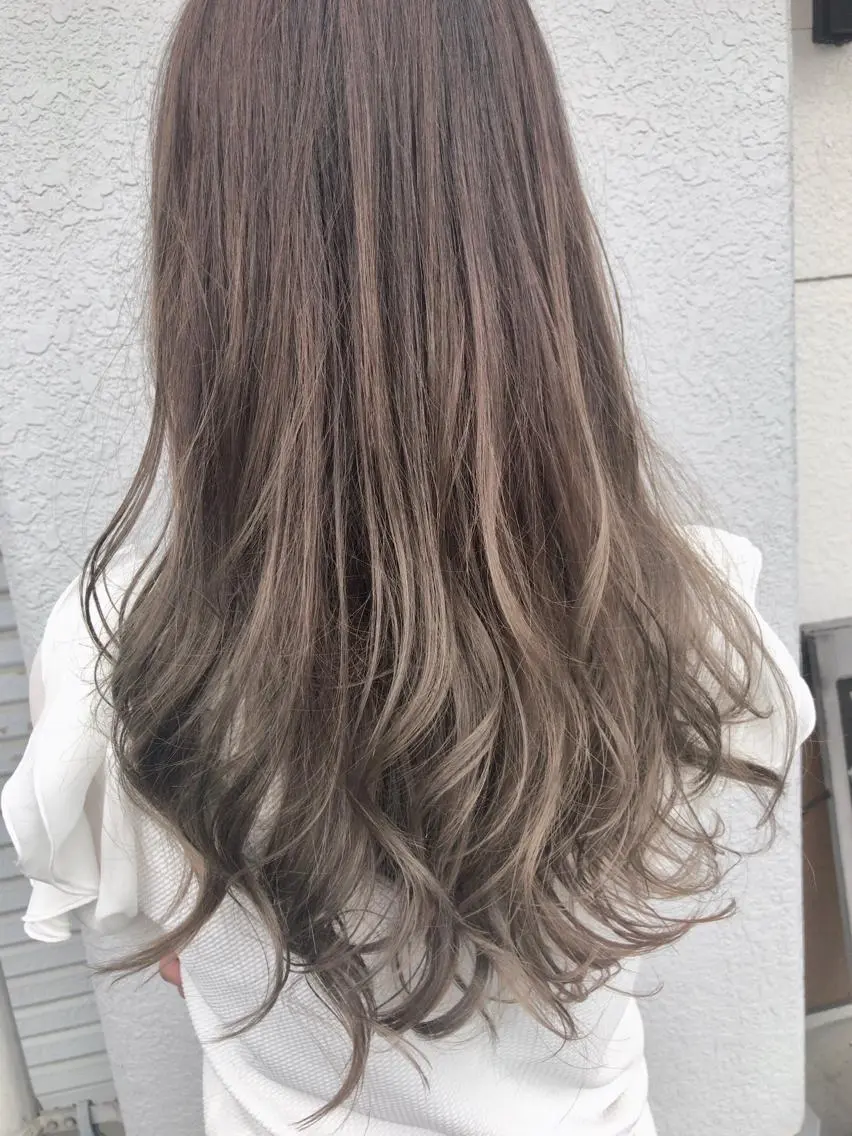 ロング カラー デザインカラー グレージュ レイヤーカット匠 イソザキノリユキのヘアスタイル