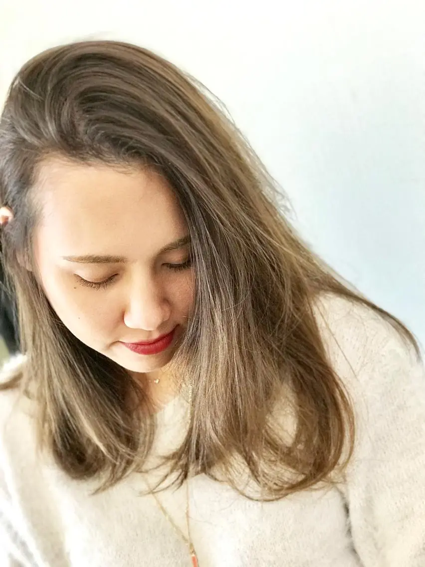 セミロング カラー ブラウンカラー イエローカラー かきあげバング カット ヘアカラー トリートメント Style Tのヘアスタイル