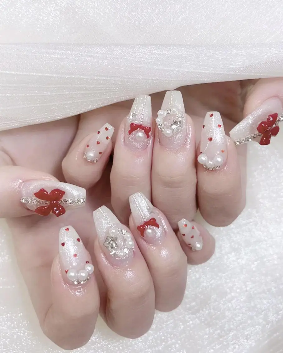 ネイル チークネイル ドット フレンチネイル キラキラネイル 韓国ネイル ハンドネイル Kanoネイル 大宮店のネイルデザイン