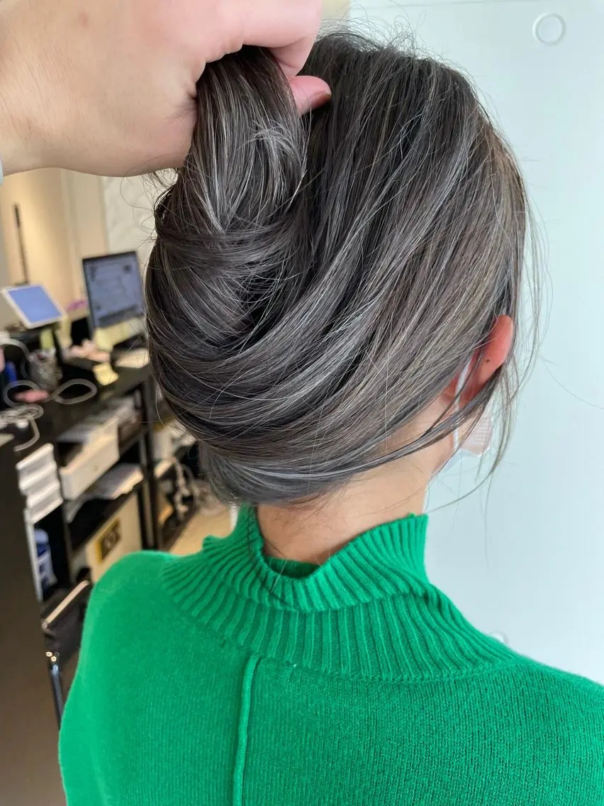 ミディアム カラー ヘアアレンジ ハイライトカラー ハイライト カット ヘアカラー トリートメント 🎗秋山勇/ GEAR.代表のヘアスタイル