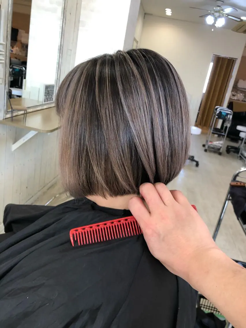 ショート レイヤーカット カット ヘアカラー 韓国レイヤー外国人風 透明感カラー髪質改善のヘアスタイル