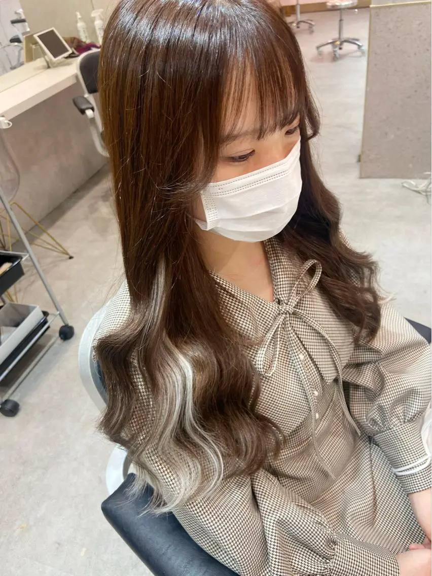 ロング カラー シールエクステ イヤリングカラー インナーカラー エクステ 韓国風ヘア ヘアカラー トリートメント エクステ 新宿/韓国ヘア 中明度カラー/かやのヘアスタイル