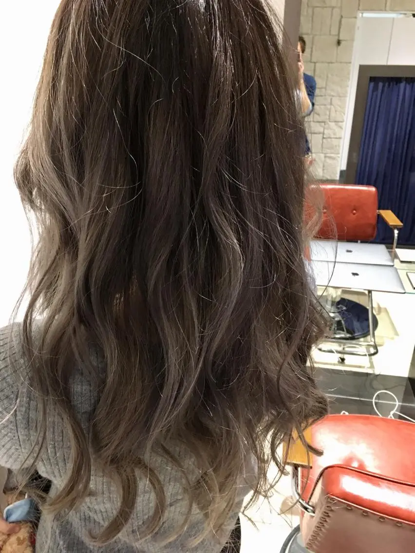 ロング カラー グレージュ 川合 勇気のヘアスタイル