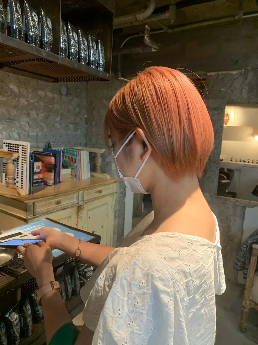 ショート カラー ベージュカラー ハイトーンカラー ピンクカラー ピンクベージュ ショートヘア 似合わせカラー🫶 小川千波のヘアスタイル