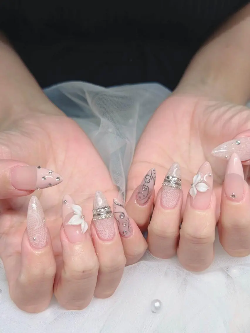 ネイル オーロラネイル ブルー チークネイル 長さ出し フットネイル ハンドネイル NAILS168 池袋西口駅前店のネイルデザイン