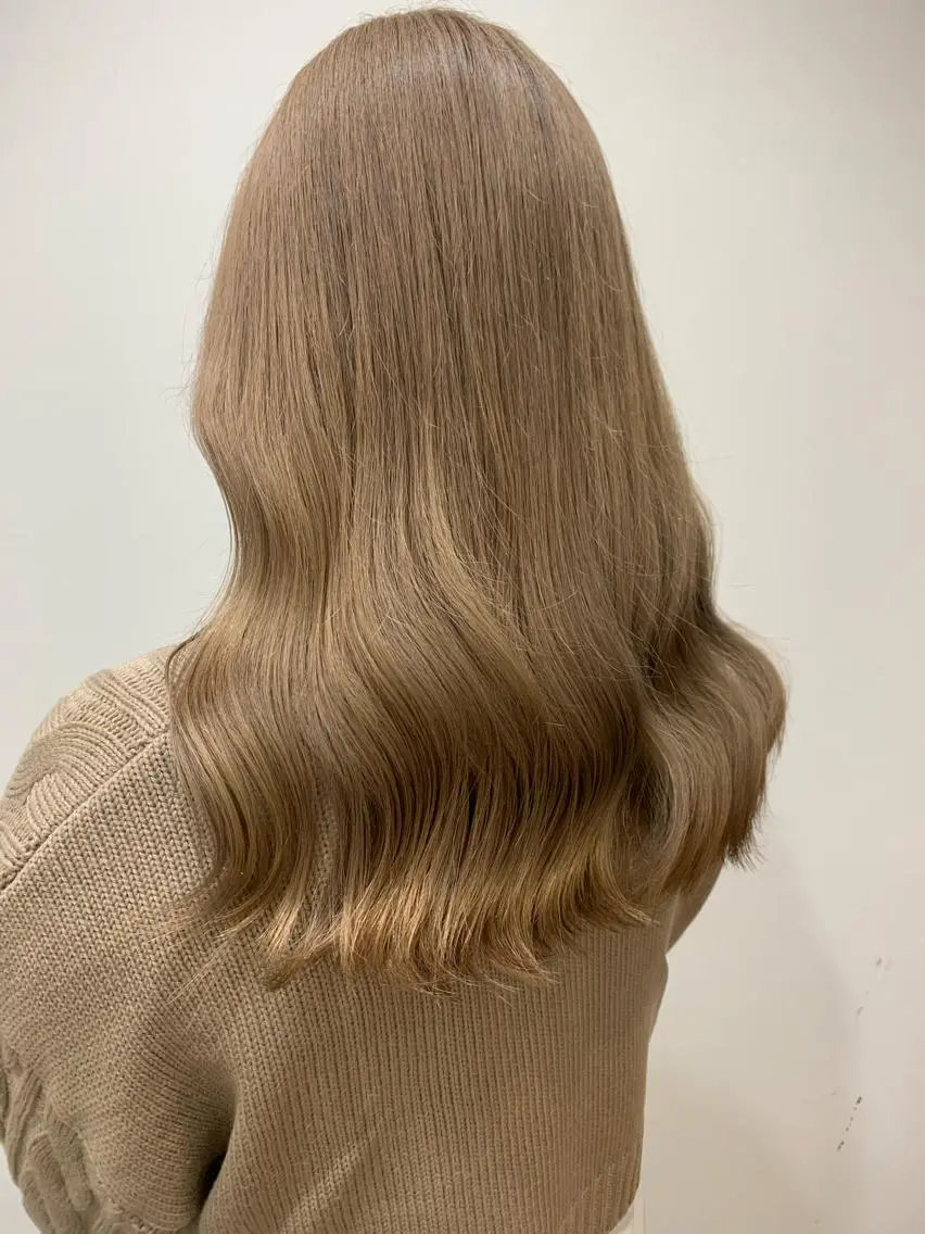 セミロング カラー 薄田 珠美のヘアスタイル
