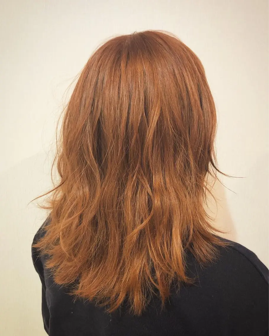 ミディアム カラー ブリーチ オレンジ 白井 つづりのヘアスタイル