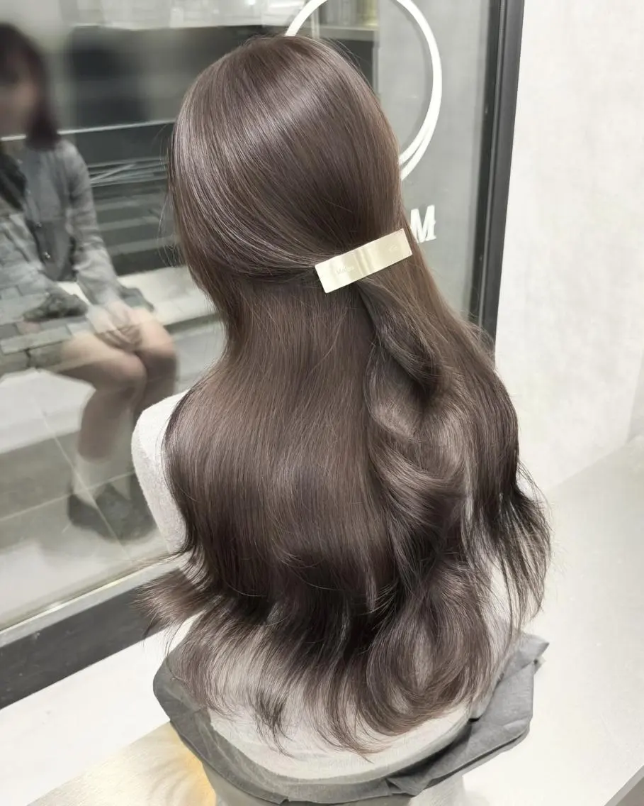 ロング カラー ベージュカラー ブリーチ 透明感カラー ダブルカラー グレージュ カット ヘアカラー レイヤー/艶カラー FOCUSJAPANのヘアスタイル