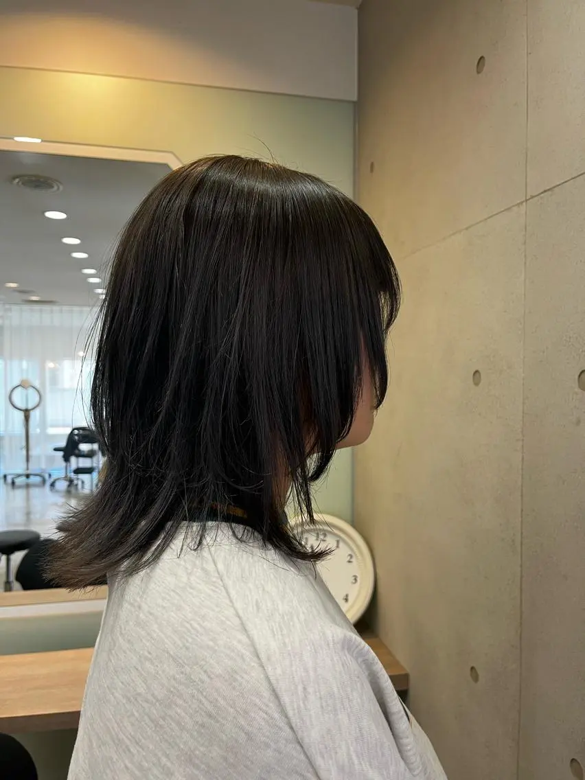 ミディアム ウルフカット おせ ちさとのヘアスタイル
