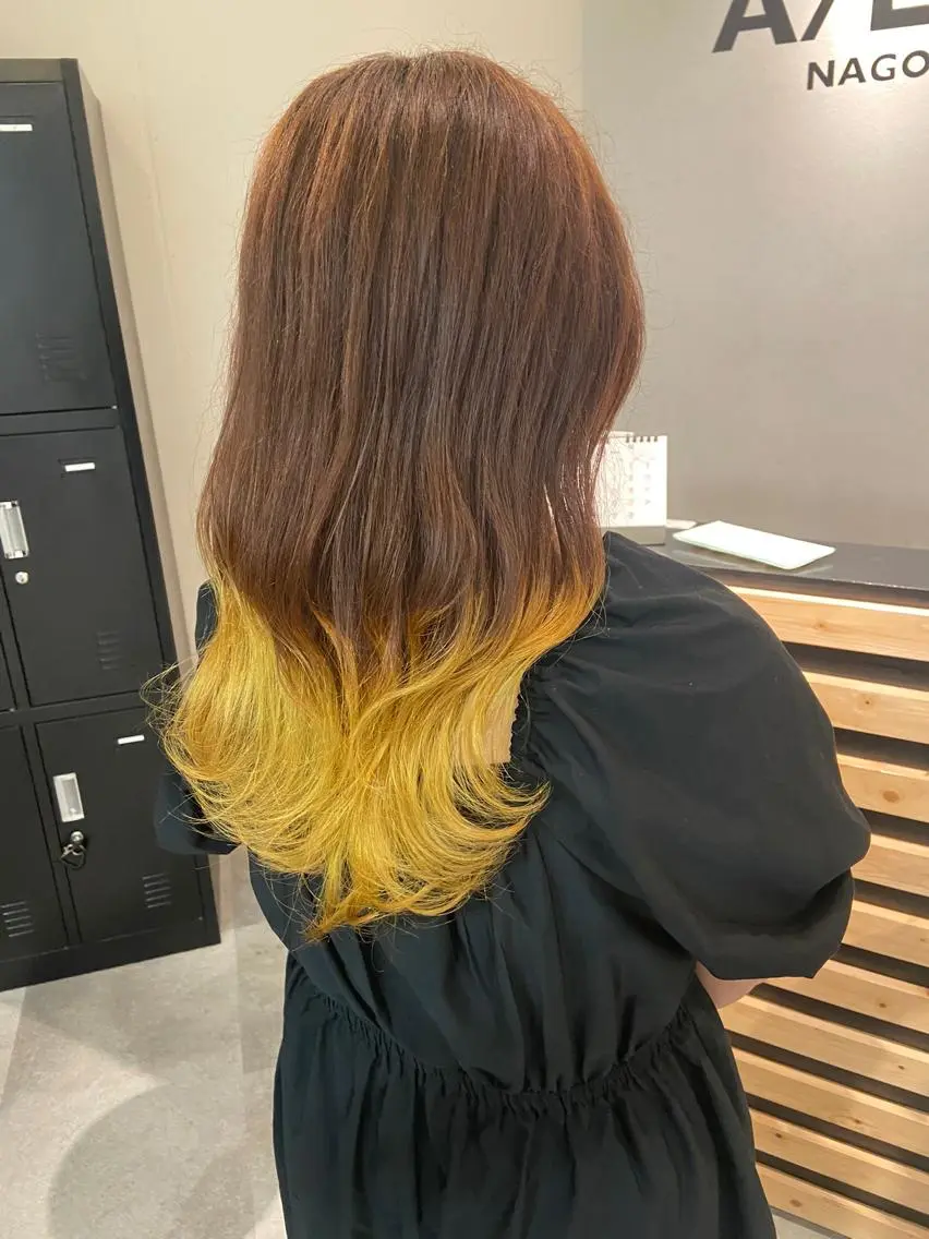ミディアム カラー ブリーチ グラデーションカラー イエローカラー ヘアカラー トリートメント ウルフカット レイヤーカット上柿のヘアスタイル