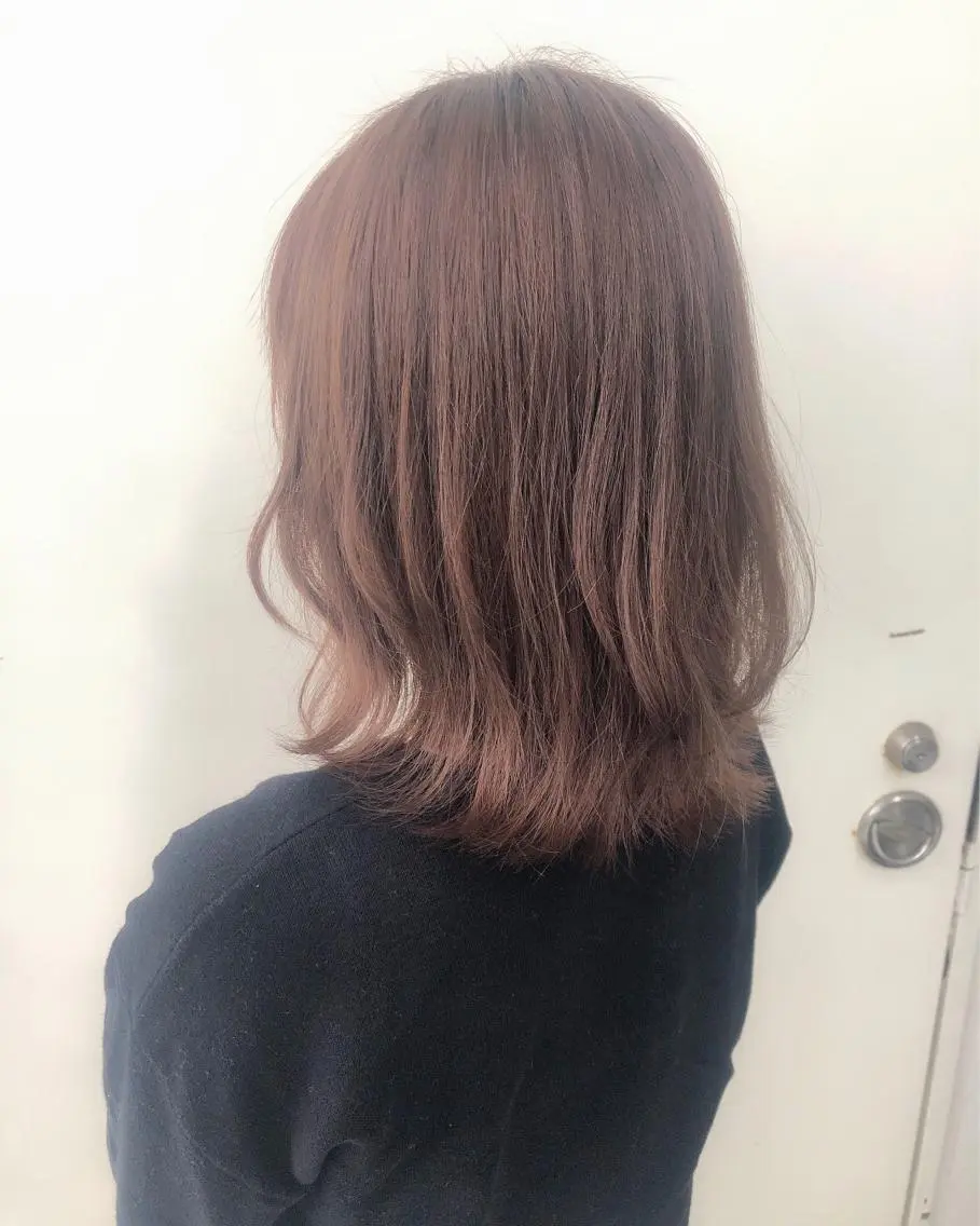 ミディアム カラー ベージュカラー ブリーチ モカベージュ カット ヘアカラー トリートメント 韓国🇰🇷レイヤー 映える顔周り🩷のヘアスタイル