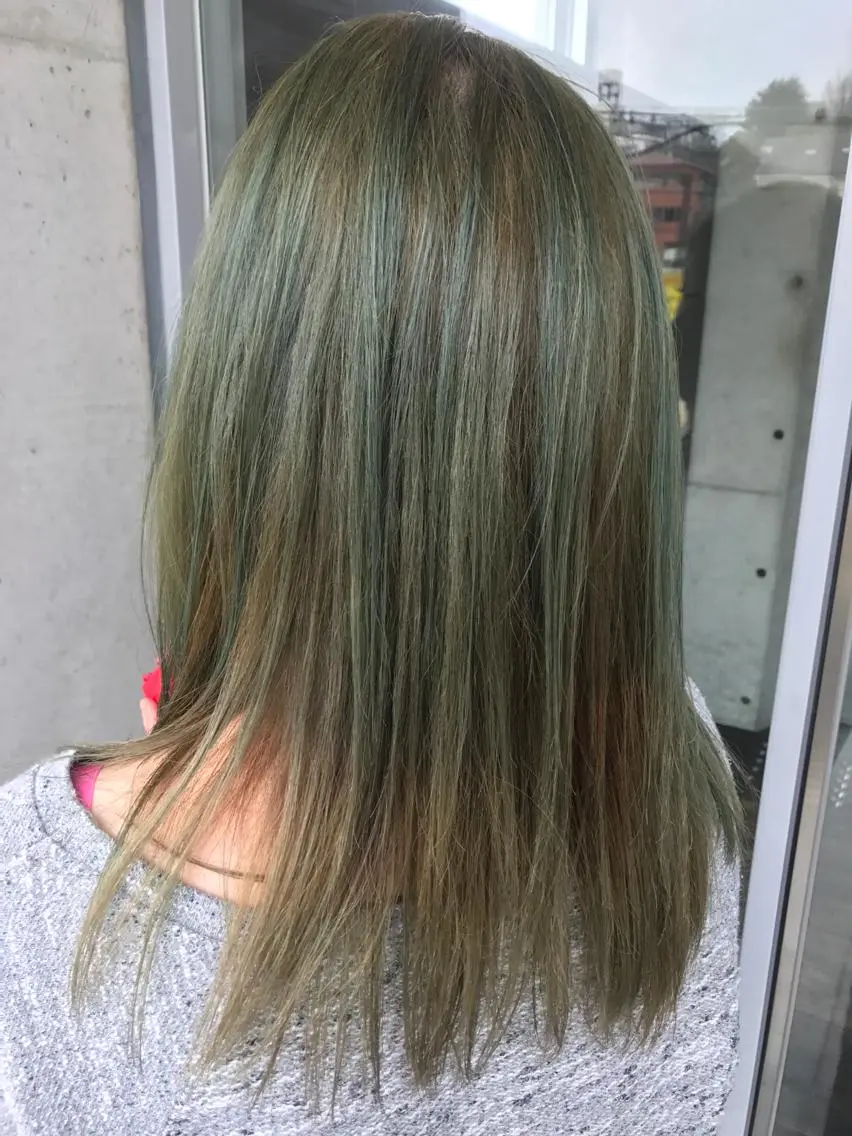セミロング カラー エメラルドグリーン SUNNY GRACEのヘアスタイル