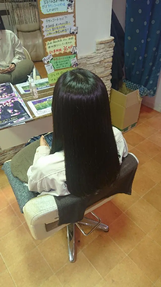 ロング アッシュ 山口 彩海のヘアスタイル