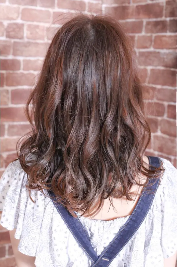 ミディアム 伊藤 裕貴のヘアスタイル