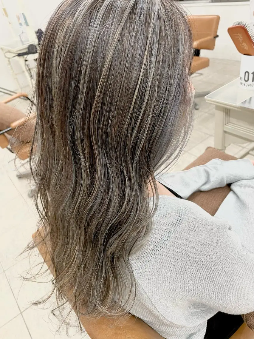 カラー ○HITOMI ○のヘアスタイル