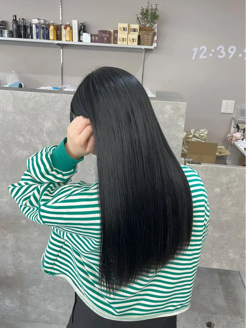 ロング カラー アッシュ アッシュグレー グレージュ/透け感 カラー/透明感カラーのヘアスタイル