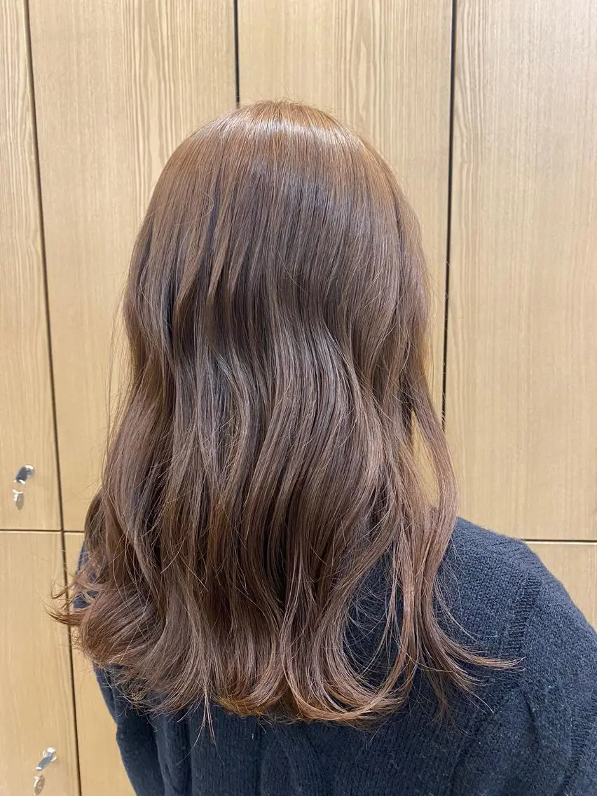 ロング カラー ベージュカラー ブリーチ 透明感カラー ミルクティーベージュ ブリーチなしカラー 児玉 楓凜のヘアスタイル