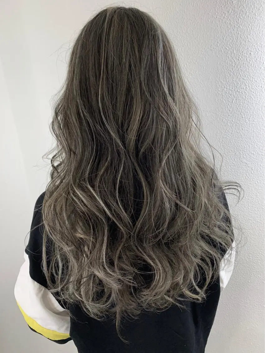 ロング カラー ハイライトカラー 3Dハイライト ハイライト カット ヘアカラー トリートメント 🎊ルービック 京橋店💛のヘアスタイル