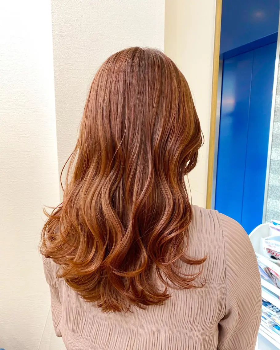 ミディアム ヘアカラー トリートメント レイヤーカット /透明感カラー西田のヘアスタイル