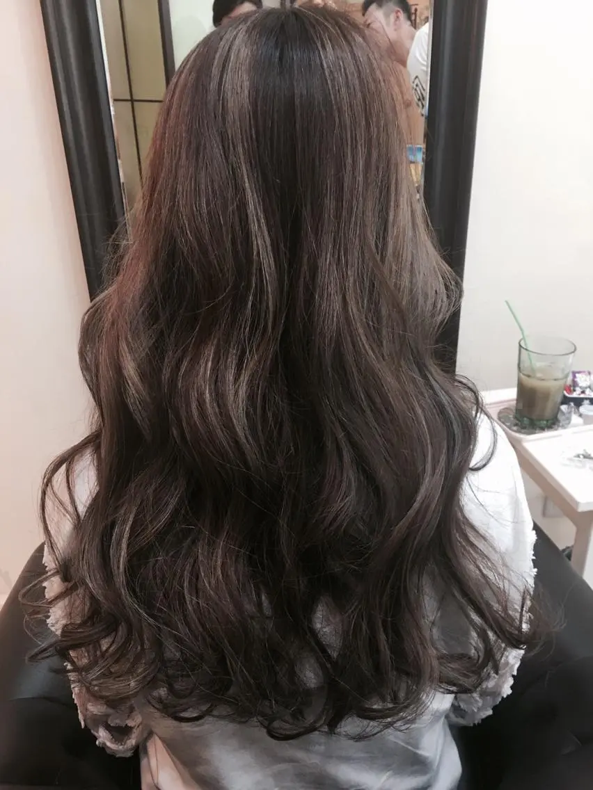 ロング カラー 鶴見 和美のヘアスタイル