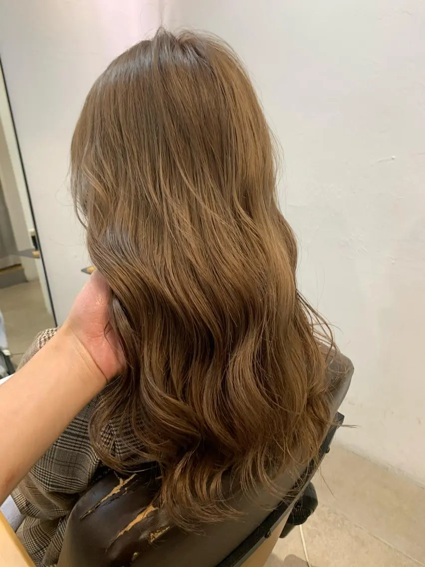 ロング カラー ネイル ハイトーンボブ 前田 表参道　グレージュのヘアスタイル