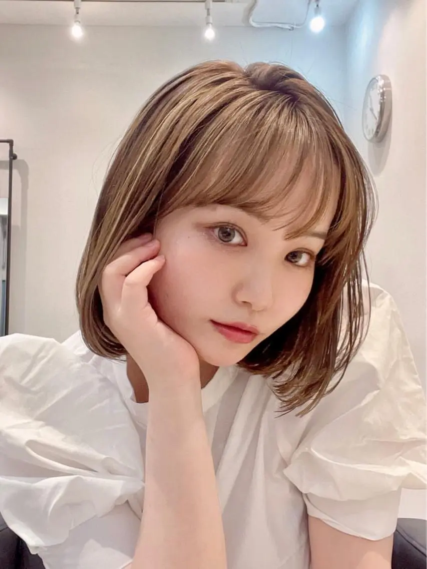 ショート カラー アッシュ アッシュブラウン バレイヤージュ ベージュカラー 黒髪 顔まわりレイヤー× 韓国ヘアオタベシンヤのヘアスタイル