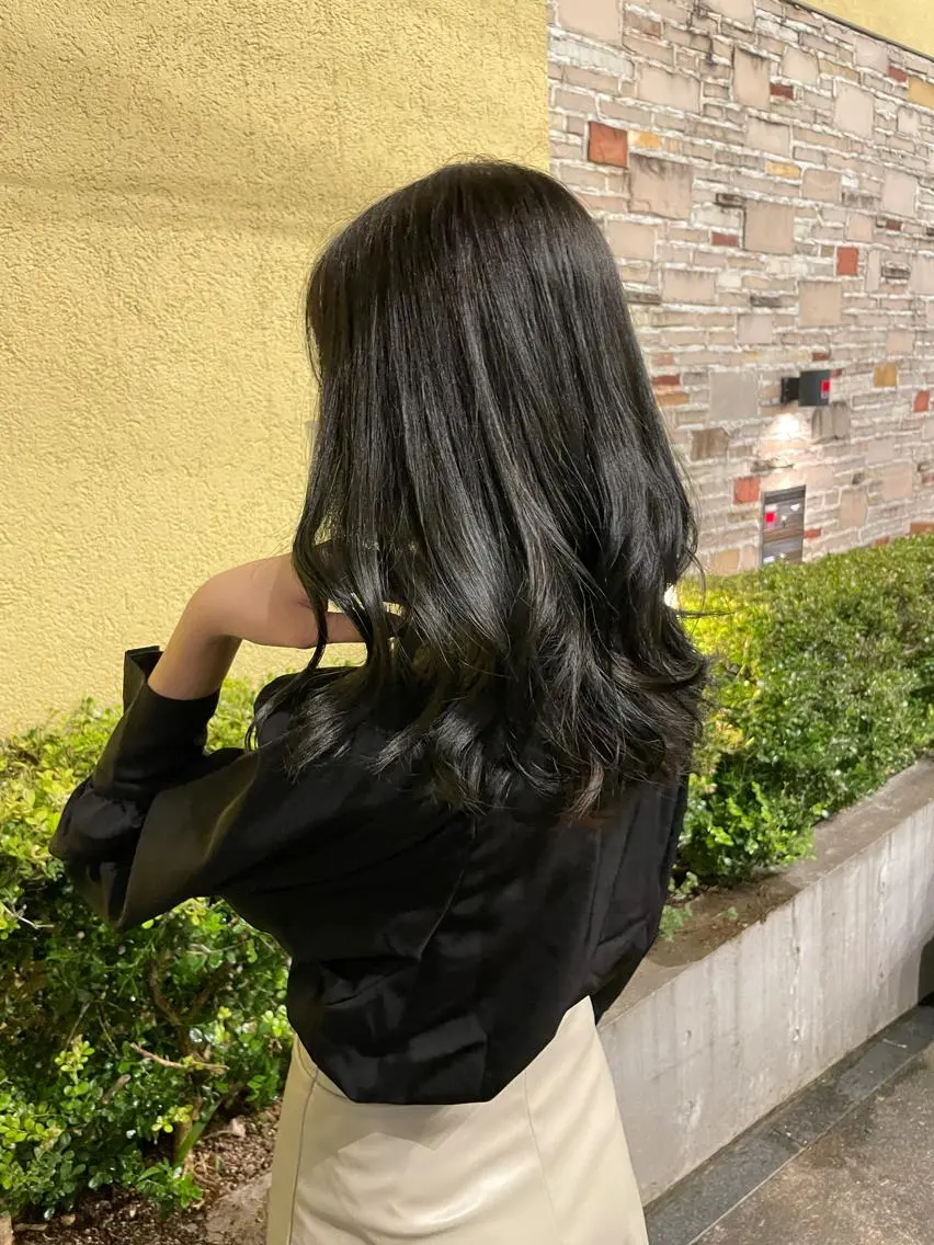 ロング カラー グレージュ カーキグレージュ ブリーチ/ハイトーン 艶カラー/ユリナのヘアスタイル