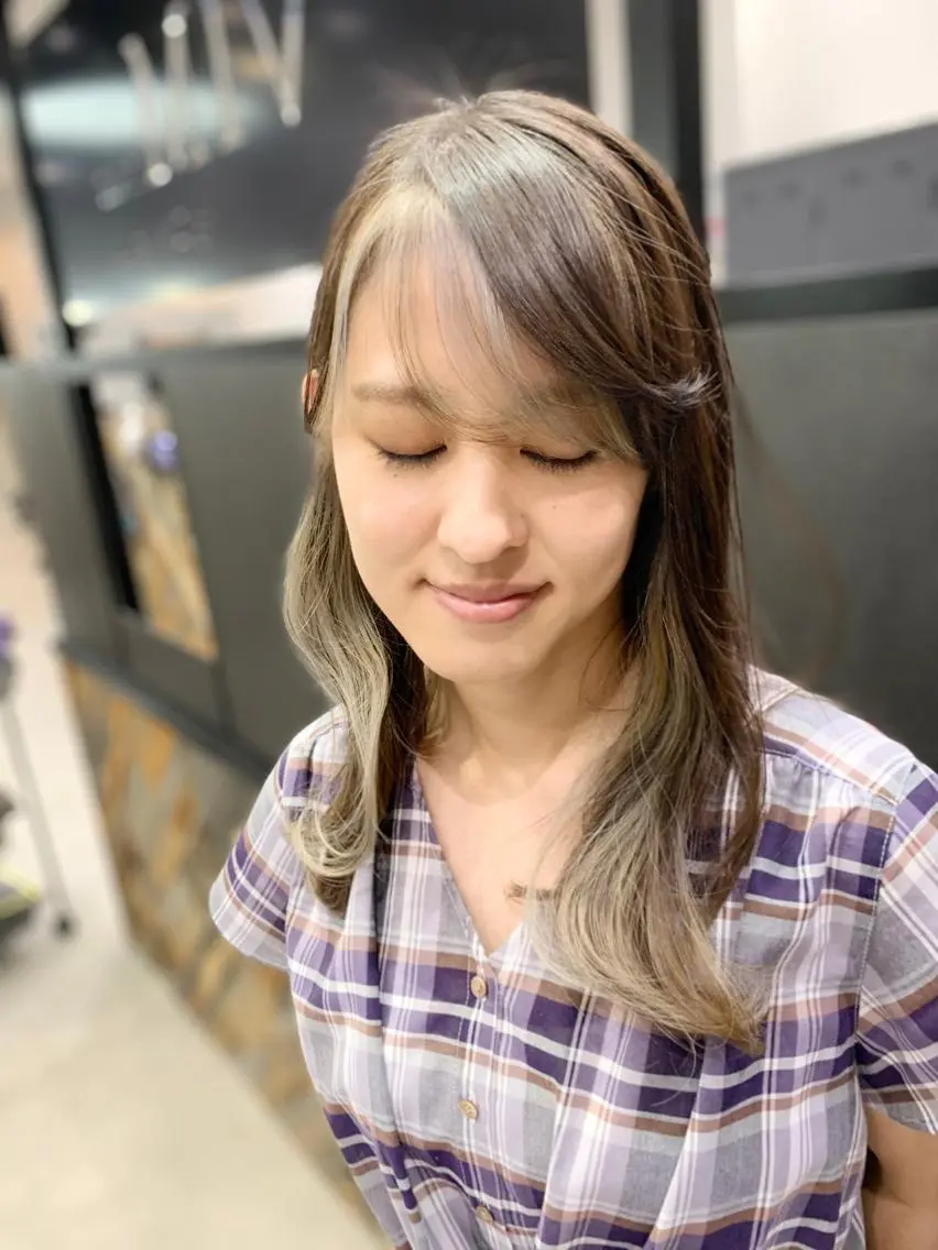 ミディアム カラー ヘアアレンジ ベージュカラー インナーカラー ミルクティーベージュ VIM hairおもろまち店のヘアスタイル