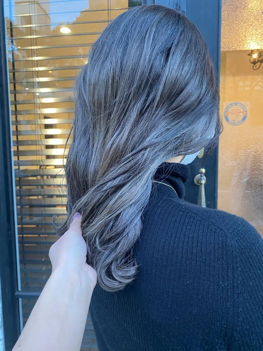 セミロング カラー mo moのヘアスタイル