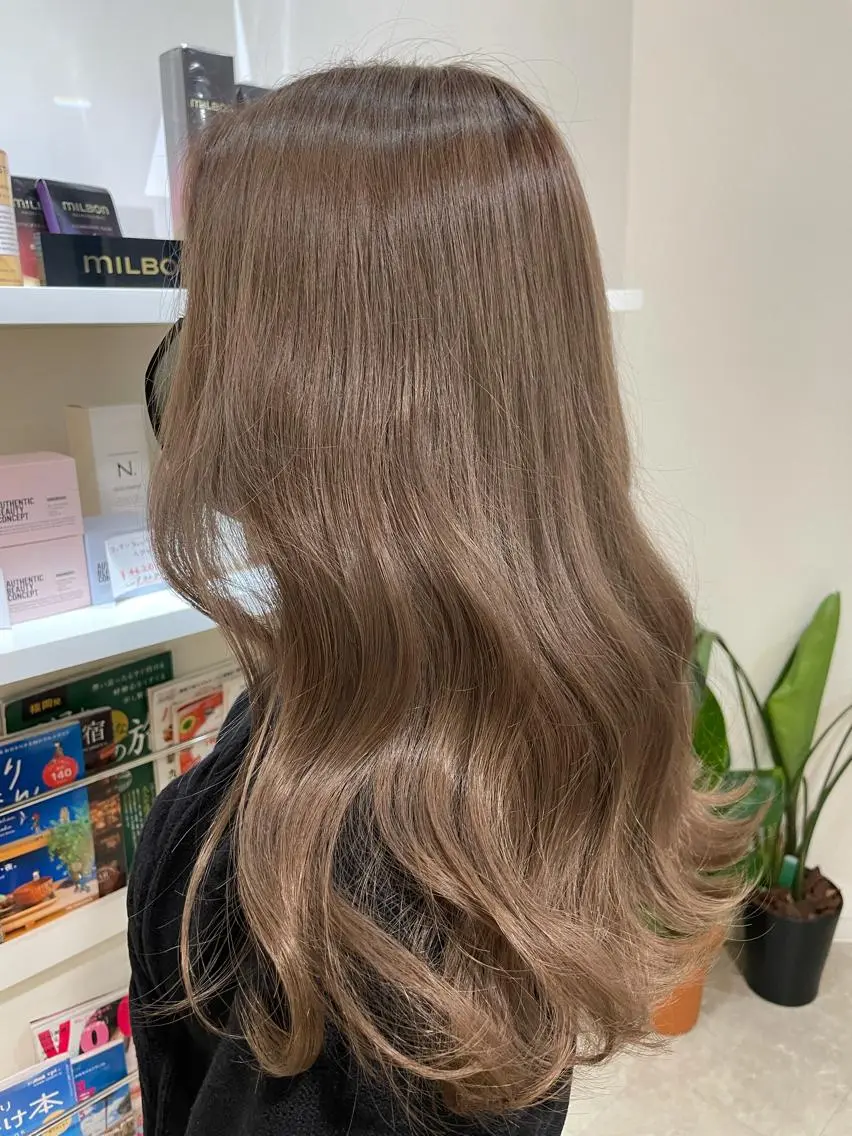 ロング カラー 透明感カラー グレージュ ヘアカラー Rina のヘアスタイル
