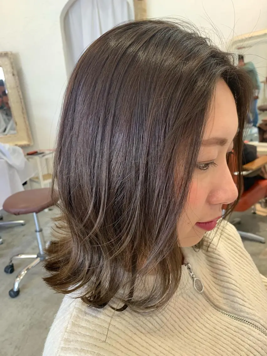 ミディアム カラー fio マナミのヘアスタイル