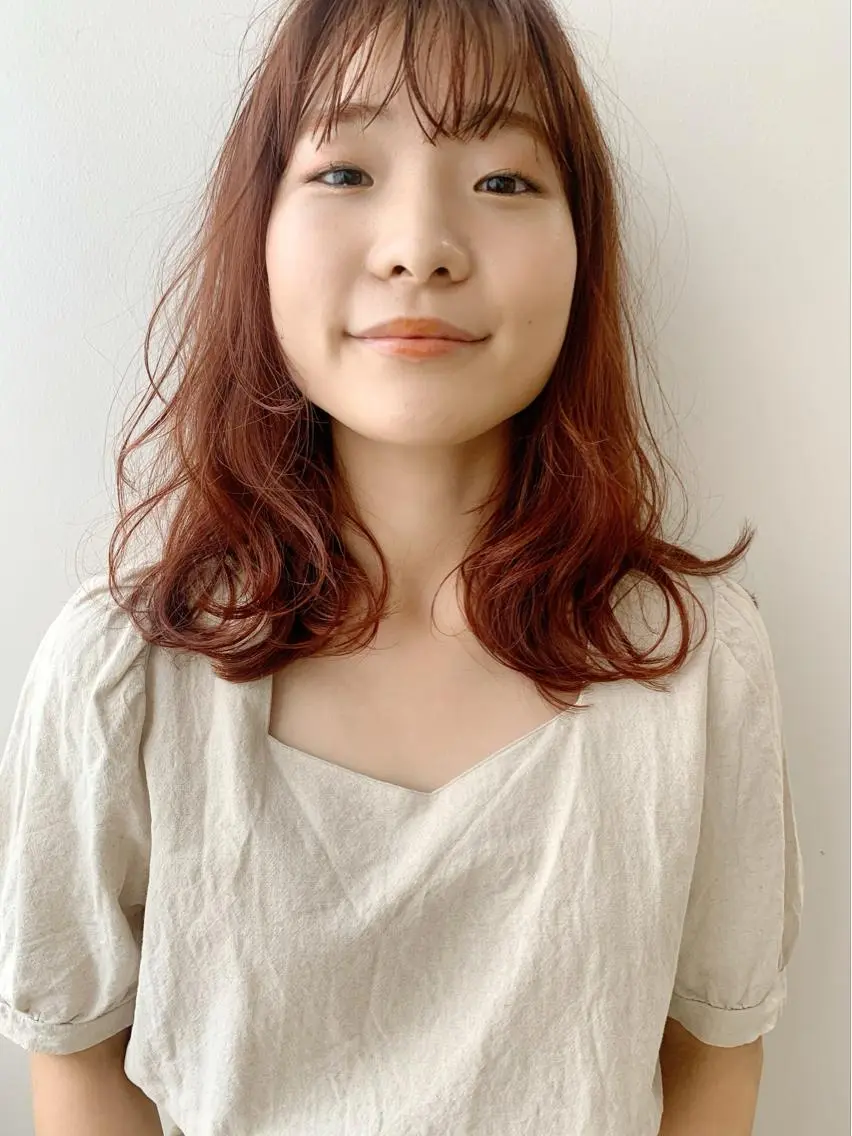 セミロング カラー オレンジ カット 榑松 恵里のヘアスタイル
