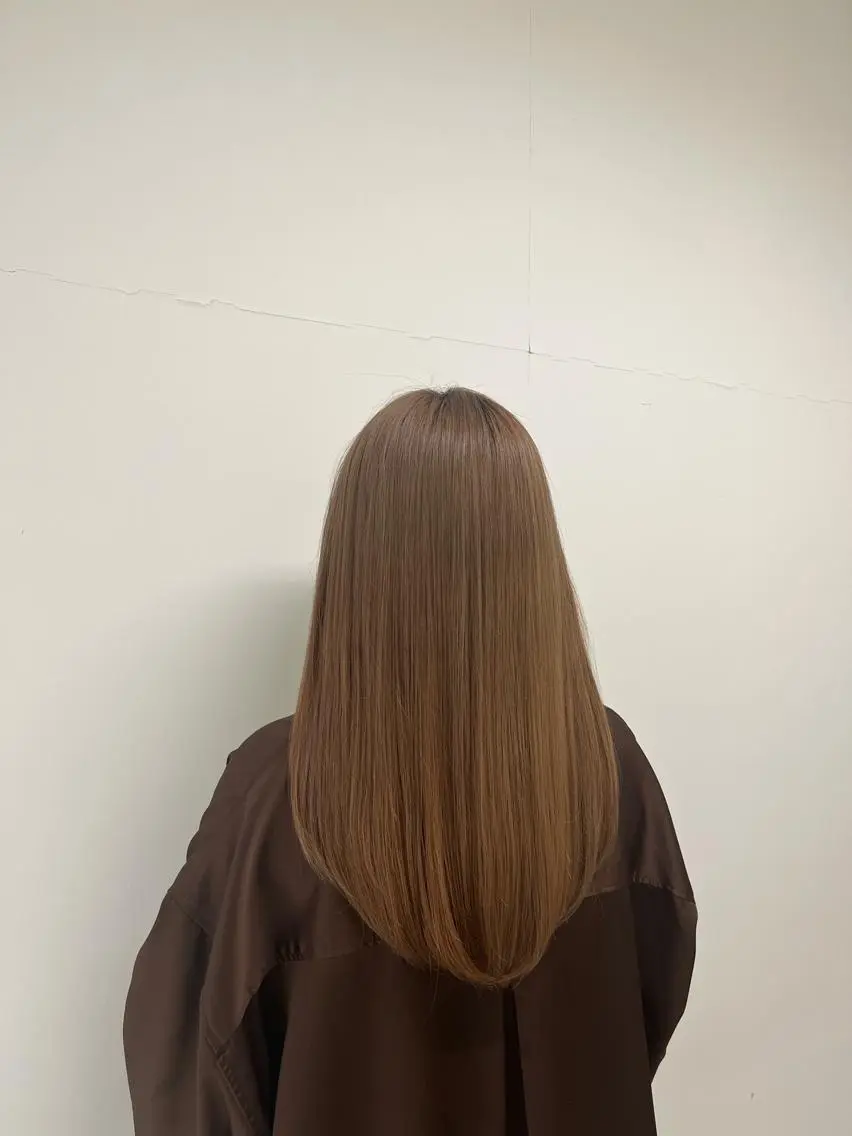 ロング カット 縮毛矯正 トリートメント 切りっぱなしボブ/ 艶カラー/綾莉のヘアスタイル