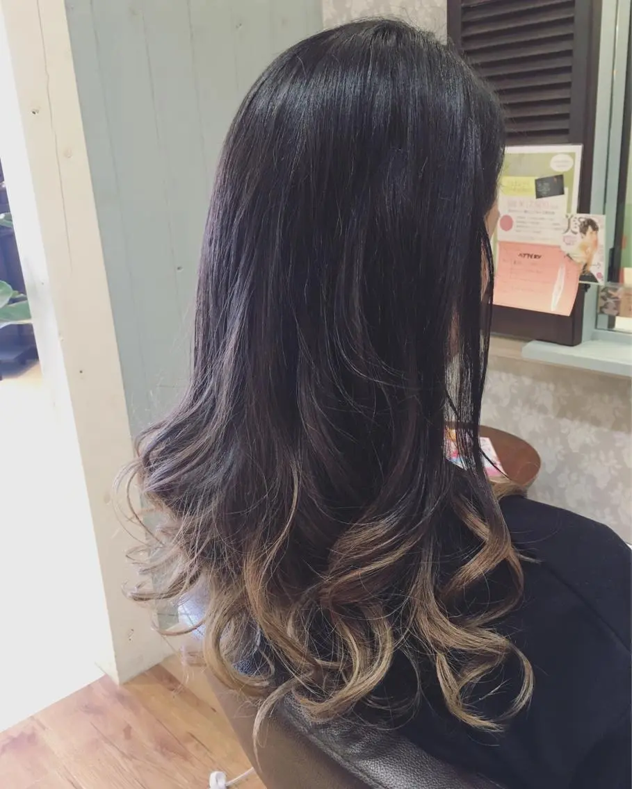 セミロング カラー アッシュ ベージュカラー グラデーションカラー ビーズアモール 豊田店のヘアスタイル