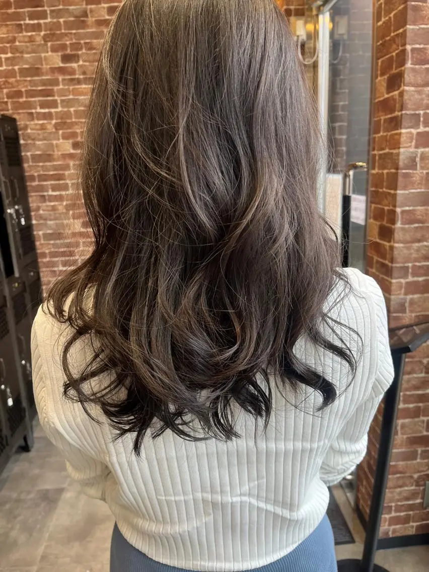 ロング カラー パーマ ヘアアレンジ メンズ キッズ ネイル マツエク・マツパ アイブロウ メンズブリーチ メンズハイライト メンズインナーカラー メンズ韓国風 ブリーチ 久木原 ゆりのヘアスタイル