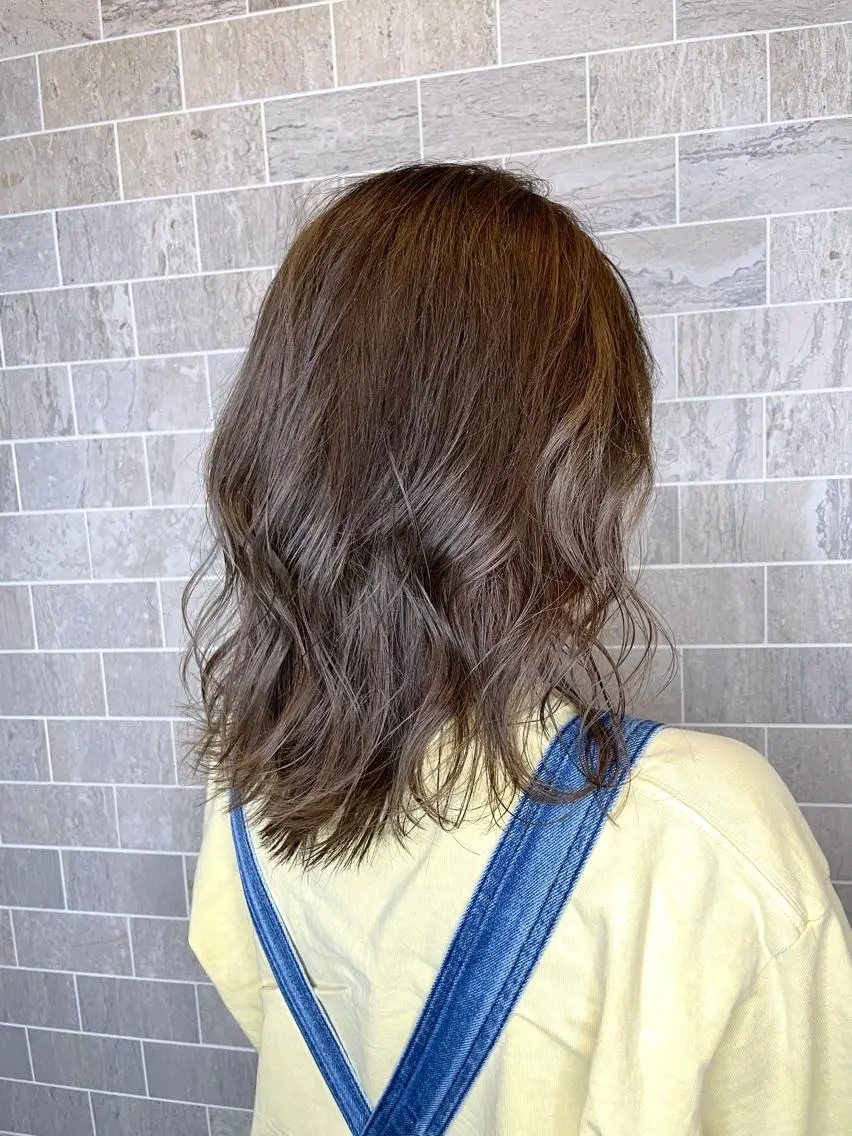 セミロング ヘアカラー ブリーチ毛矯正.髪質 改善.髪にドラマをのヘアスタイル