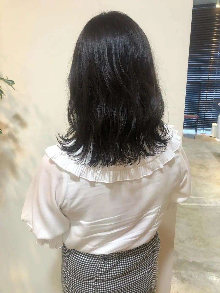 ミディアム カラー MIOベージュカラー 柔らかいカラーのヘアスタイル