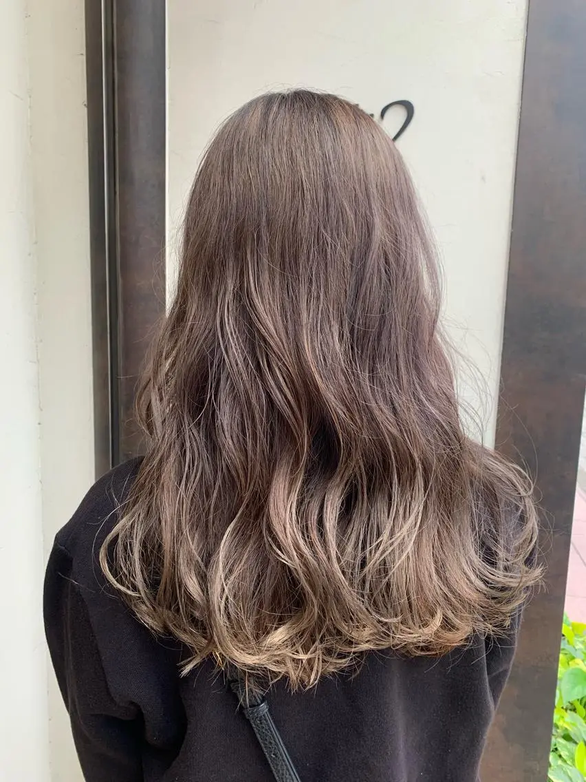 ロング カラー グレージュ ラベンダーカラー ラベンダーグレージュ ラベンダーグレー 田畑 優希のヘアスタイル