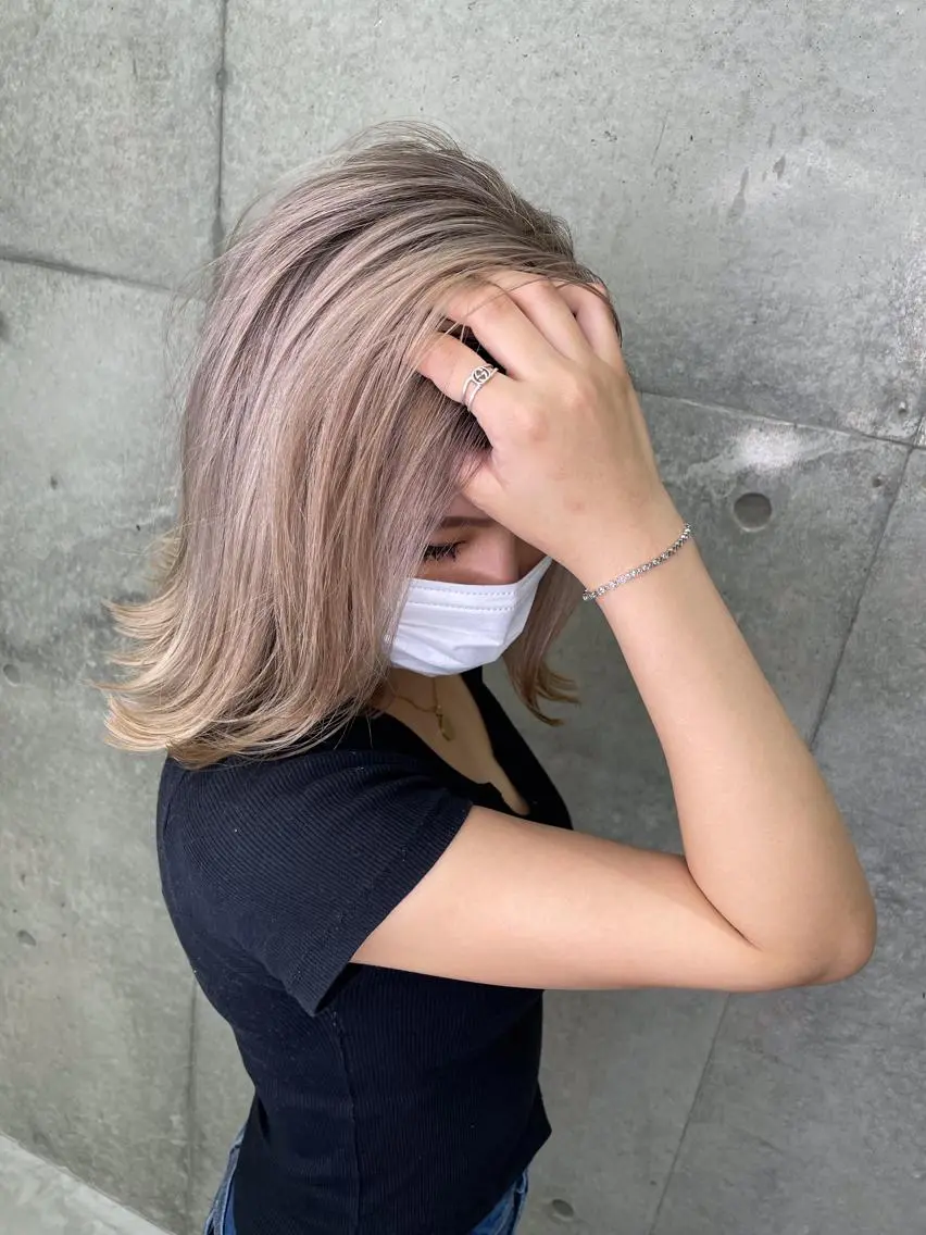 ミディアム カラー 岡留 愛美のヘアスタイル