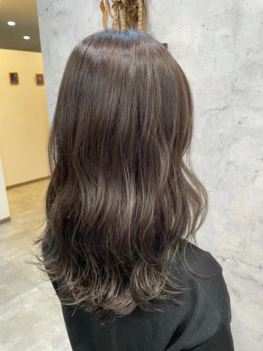 セミロング ハイライト ヘアカラー 木村 真知子のヘアスタイル