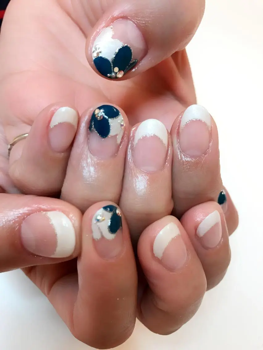 ネイル フレンチネイル Sunny side nailのネイルデザイン