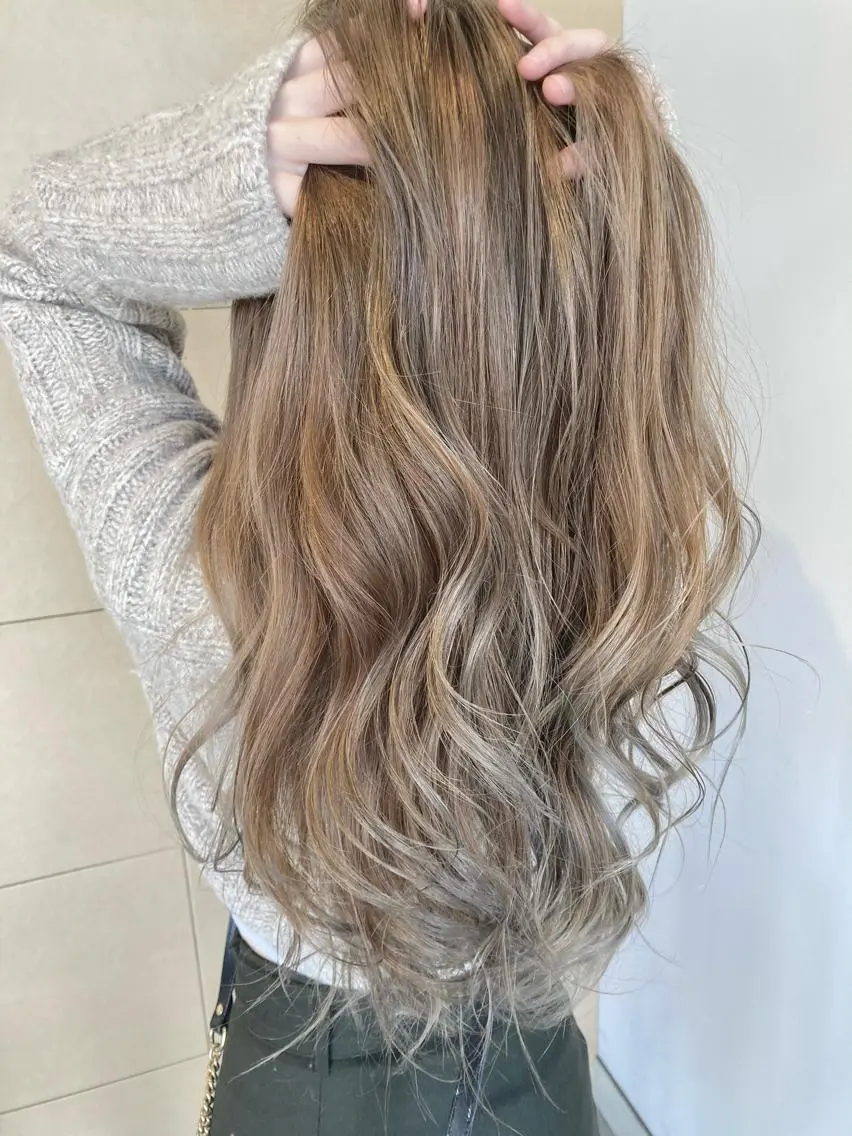 ロング タカツド ユウキのヘアスタイル