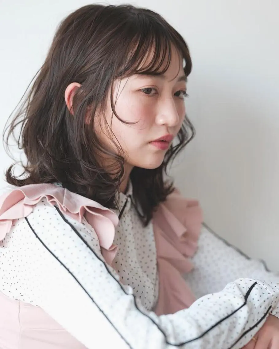 ミディアム カット ヘアカラー トリートメント 毛利 萌生のヘアスタイル