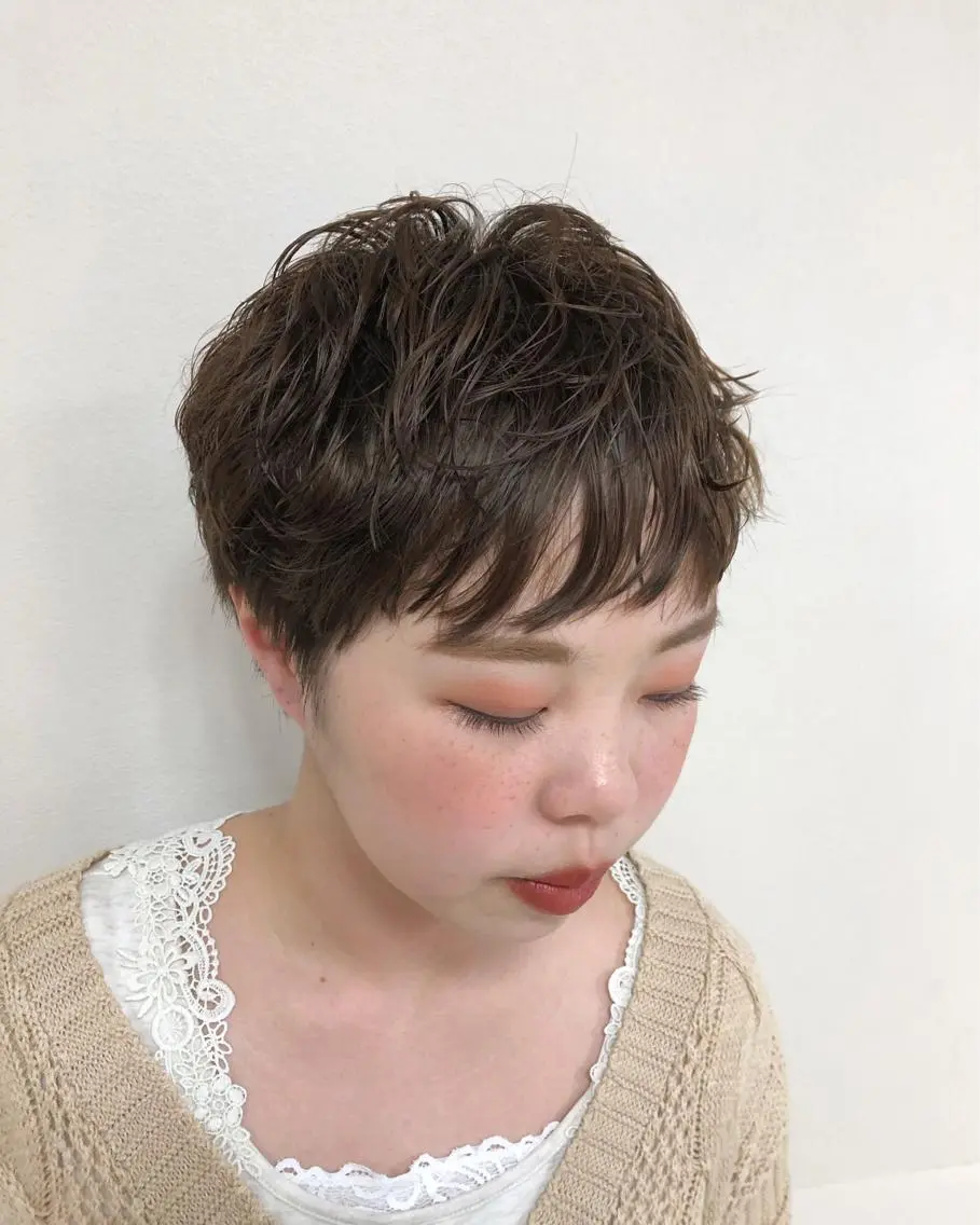 ショート カラー パーマ ヘアアレンジ ベリーショート アッシュ ベージュカラー ブリーチ ハイトーンカラー enurk店 🍋 M I K U  *のその他イメージ