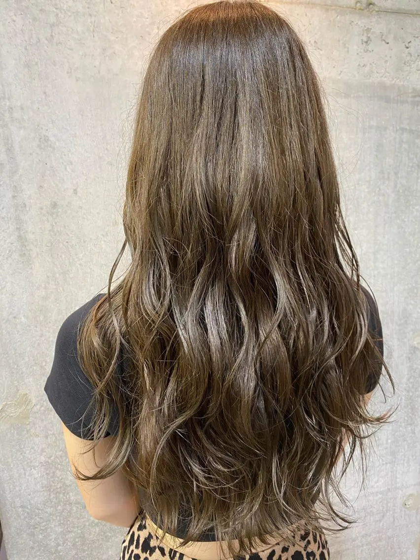 ロング カラー ヘアカラー トリートメント ヘッドスパ mina .のヘアスタイル