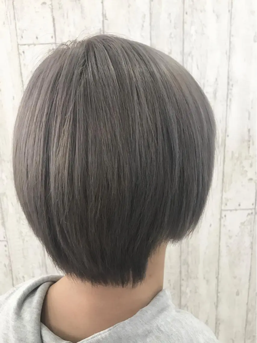 ショート カラー 艶髪🫧髪質改善 縮毛矯正✨影山湧市のヘアスタイル