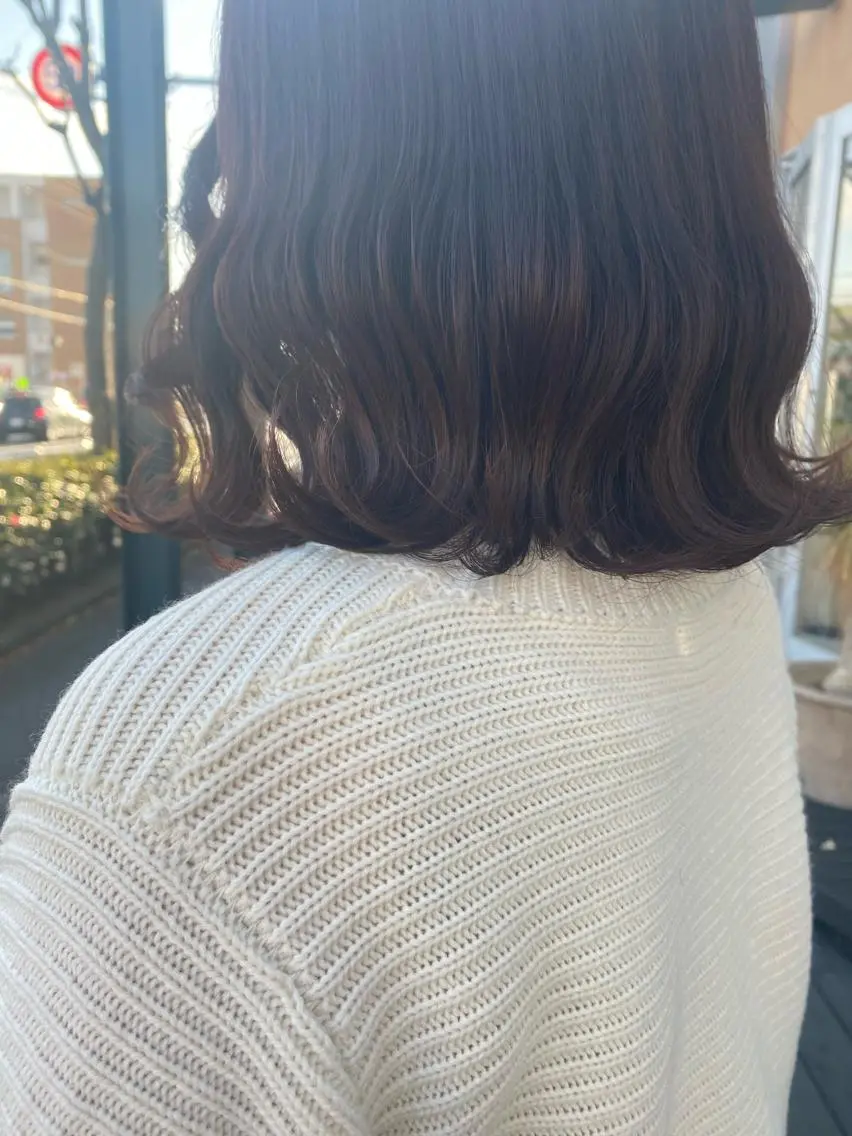 セミロング カラー パーマ ヘアアレンジ ネイル マツエク・マツパ アッシュ ベージュカラー デザインカラー イヤリングカラー グラデーションカラー 艶カラー/ケアカラー /韓国ヘア/ヒビキのヘアスタイル